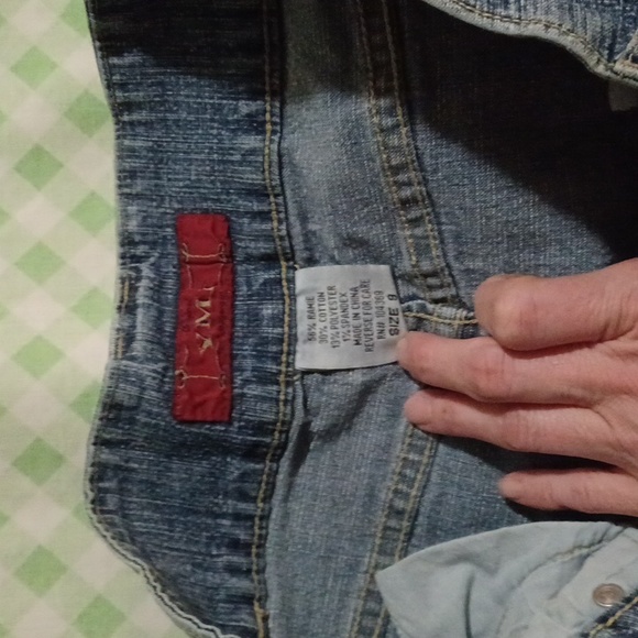 YMI , a mini skirt size 9 30% cotton 13% polyester 1% Spandex and 56% ramie - Picture 3 of 3